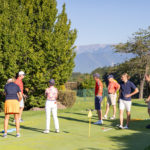 Jouer au golf ou faire de la randonnée