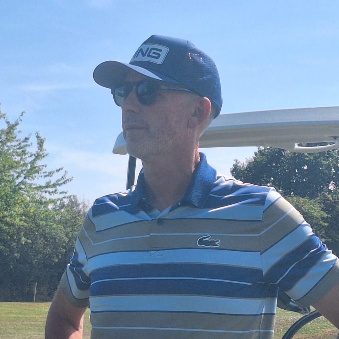 Head Coach supervisant un entraînement à l’Académie Golf National Patrice Amadieu