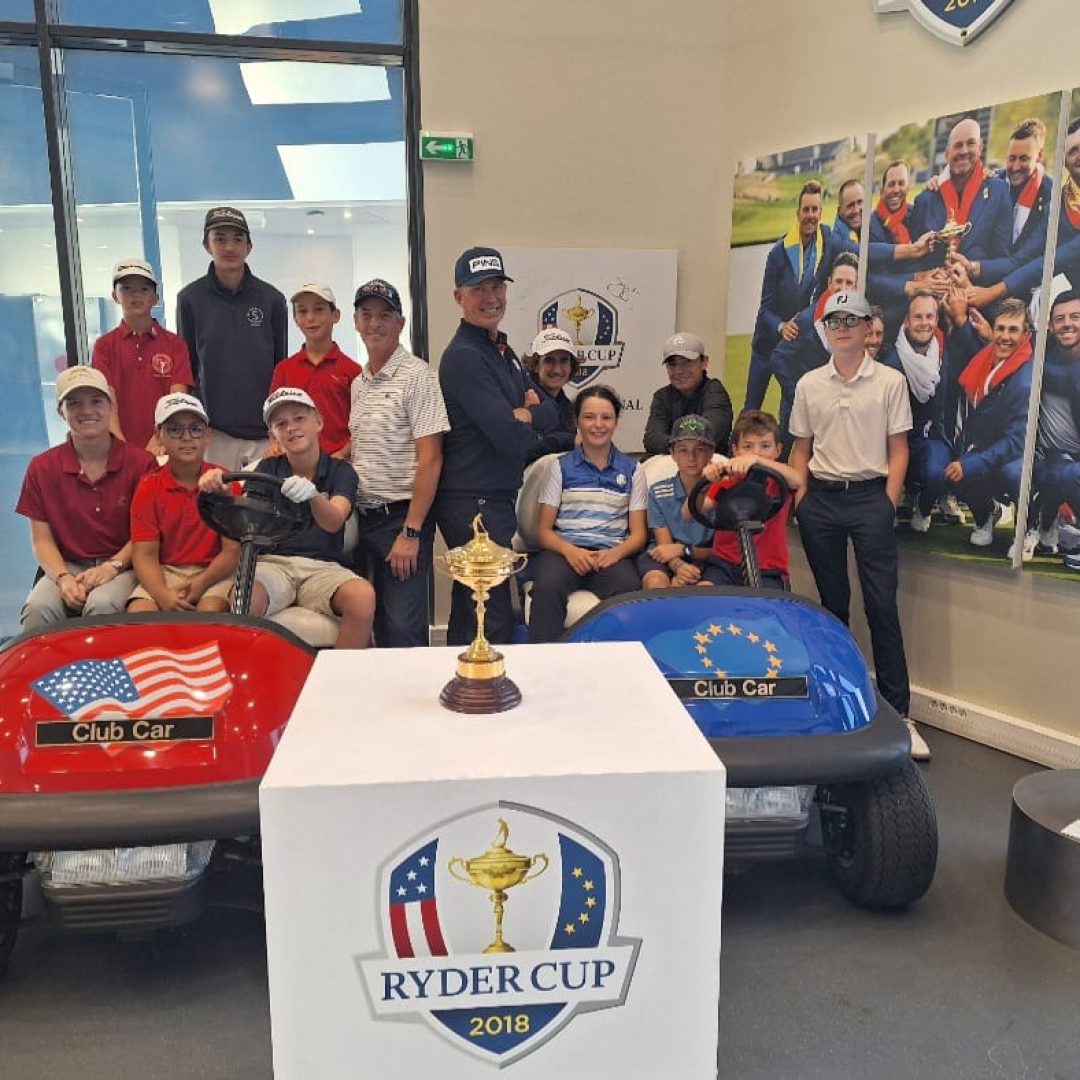 Entraînement collectif de jeunes golfeurs à l’Académie Golf National